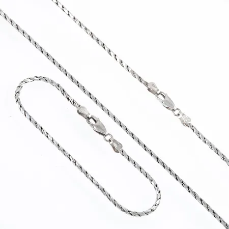 Matchande set vriden halvstel länk: Collier längd 42cm bredd 2mm. Armband längd 18cm bredd 2mm, silver 925/1000 13,4g. 