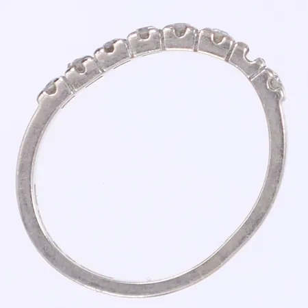 Ring med diamanter 7xca 0,02ct, vitguld, en diamant saknas, defekt 18K  Vikt: 3,7 g