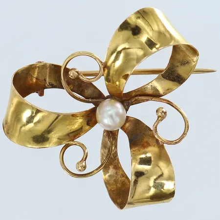 Brosch med odlad saltvattenpärla Ø5mm 31,5-34mm 18K. Vikt: 4,2 g