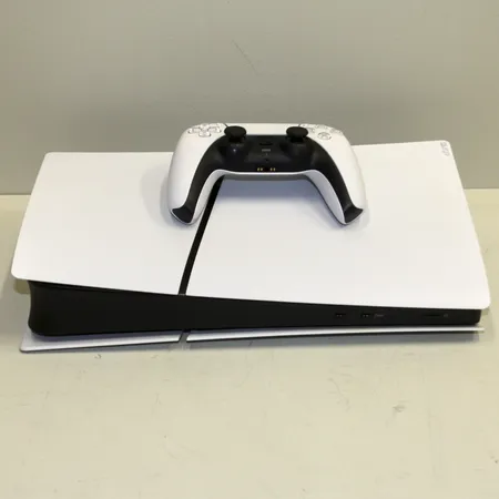 Spelkonsol Sony Palystation 5 Digital edition, CFI-2116, 825GB, 1st handkontroll, strömkabel, HDMI-kabel, originalkartong, provstartad och fungerar. Skickas med postpaket.