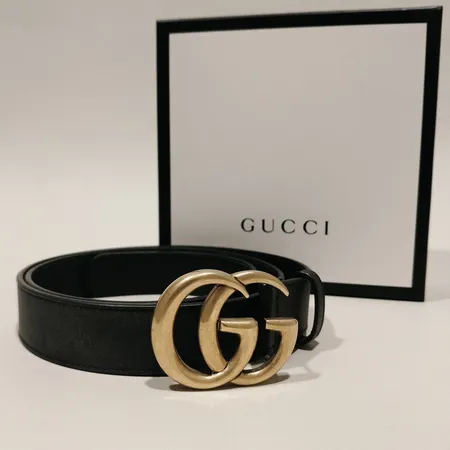 Bälte Gucci med monogramspänne "double G buckle" mått ca 46x59mm svart läder bredd ca 29mm längd ca 114cm, ref samt serie-nr 414516 AP00T 100.40 493075 bruksskick kvitto 2021 dustbag original kartong.