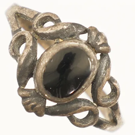 Ring med onyx stl:17½ bredd 13,3mm silver 925/1000 Vikt: 2,4 g