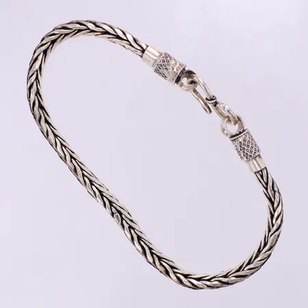 Armband ca 22,5cm bredd 6,3mm, skev, s-lås silver 925/1000 Vikt: 30,2 g
