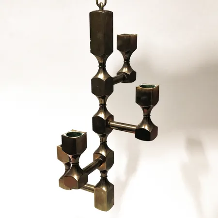 Hängande ljuskrona i mässing längd 32cm + kedja 59cm bredd ca 18cm Metallslöjden Gusum nr 118 stearinrester  Skickas med postpaket.