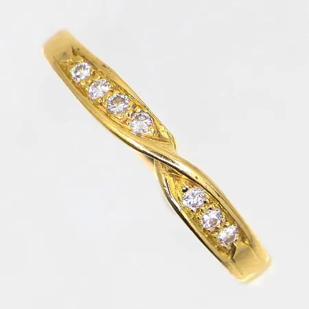 Ring med diamanter 7x0,02ct, stl 19½, bredd: 1,6-3,3mm, 18K, Vikt: 2,3 g