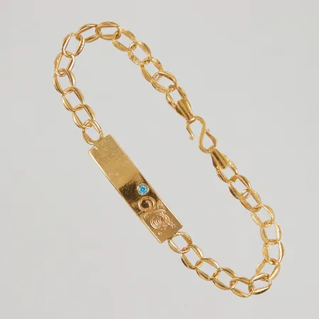 Armband med bricka och blå sten, 21cm, bredd 6-9mm, gravyr, 23K Vikt: 15,2 g