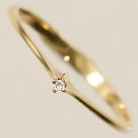 Ring med diamant 1x0,01ct stl:18¼ bredd 2,2mm 18K Vikt: 1,4 g