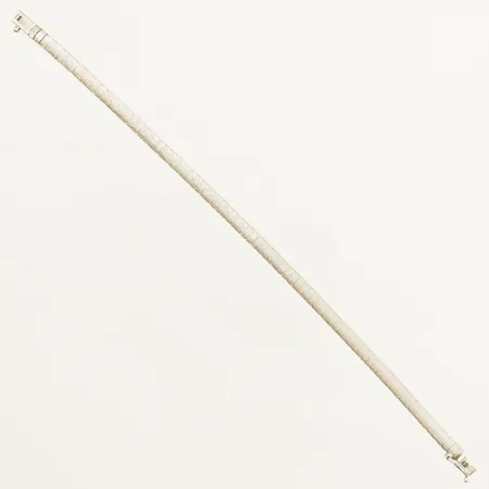 Armband med matterad dekor längd 18,5cm bredd 4,3mm silver 830/1000 Vikt: 9 g