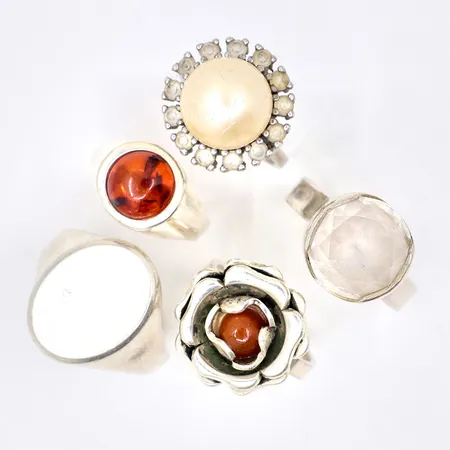 5 ringar, stl 16½-19½, en ställbar, 830-925/1000 Silver Bruttovikt: 34g Vikt: 0 g