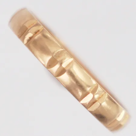 Ring dekor stl:16, bredd 3mm, ograverad, 18K Vikt: 1,7 g