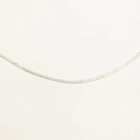Collier med matterad dekor längd 42cm bredd 3,3mm silver 835/1000 Vikt: 16,1 g