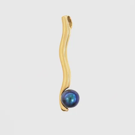 Hänge med odlad pärla Ø5mm, längd 29mm, bredd 2-6,5mm, 18K Vikt: 1,2 g