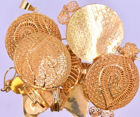 Diverse guld 21K. Vikt: 60,8 g