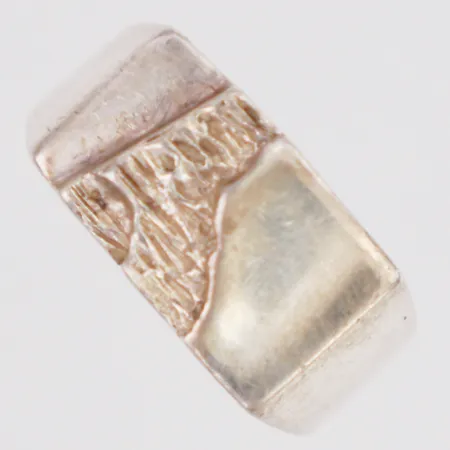 Klackring stl:16½, buckligt, 925/1000 silver Vikt: 3,1 g