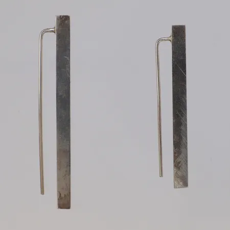 Ett par örhängen, längd 45mm, bredd 4,3mm, Jonek, 925/1000 silver Vikt: 6,7 g