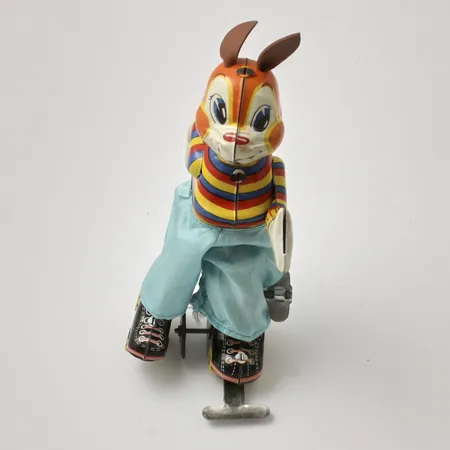 Mekanisk leksak 18cm Happy skaters Hare Japan 1950-tal, originalbox, trasig söm på byxa.