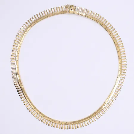 Halscollier 43cm bredd 10mm, kistlås, något ojämn, 18K Vikt: 35 g