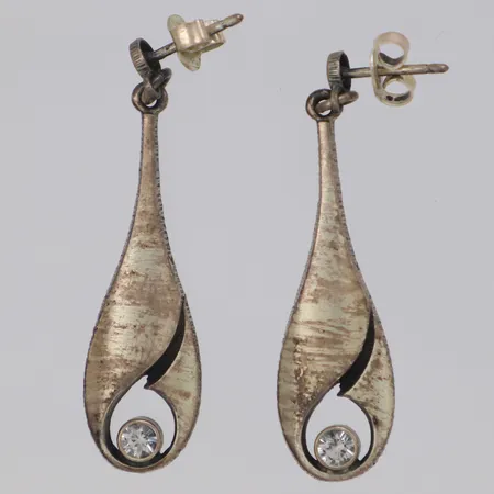 Ett par örhängen med bergkristall Karl Laine Finnfeeling längd 38mm bredd 9mm, 925/1000 silver Vikt: 2,8 g