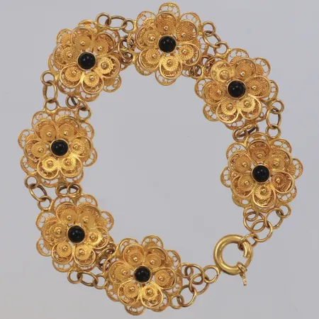 Armband med filigranarbete längd 19cm, bredd 18,4mm, stenar, ostämplat, 18K Vikt: 31,9 g