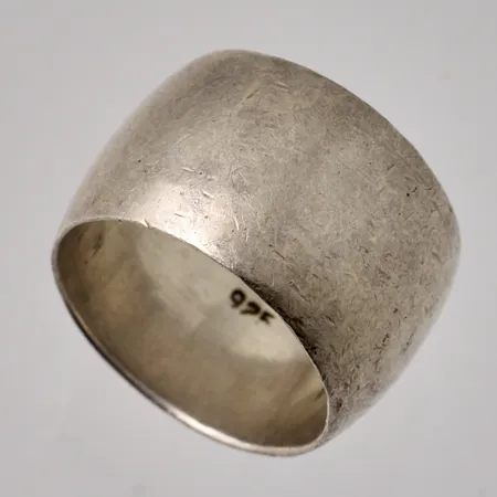 Ring stl:18¼ bredd 14,1mm, silver 925/1000, 13,63g.