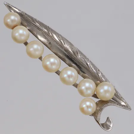 Brosch med pärlor, längd 62mm, bredd 15mm, silver Vikt: 8,7 g