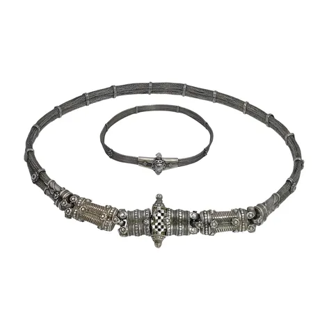 Bälte, 77 cm, 477g, dåliga gängor på låset, halsband, 35 cm, 34,4g, silver, Indien, bruksmärken, 800-900/1000,
