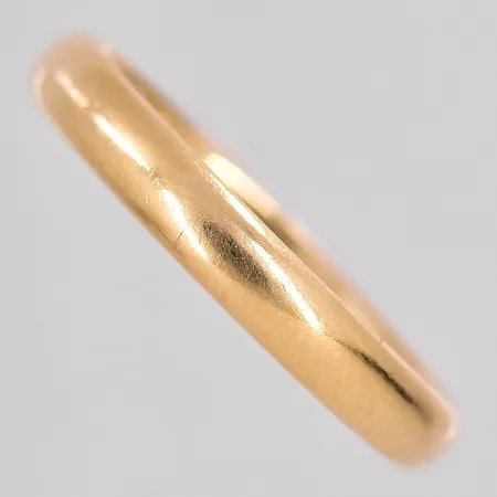 Ring stl:19 graverad 18K Vikt: 3,5 g