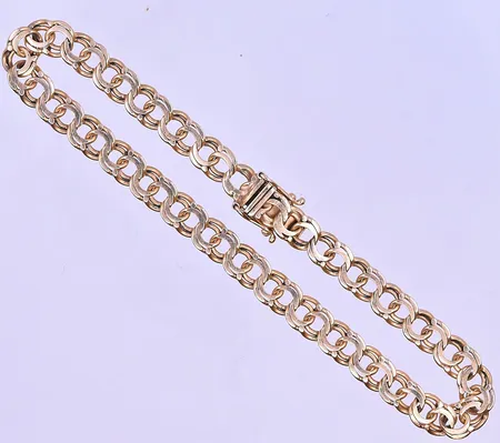 Armband Bismarck längd 20,5 cm bredd 6 mm sliten länk vid låset 18K. Vikt: 11,7 g