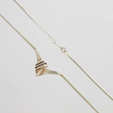 Collier med integrerat hänge längd 42cm, bredd 2-17mm, silver 925/1000 Vikt: 8,7 g