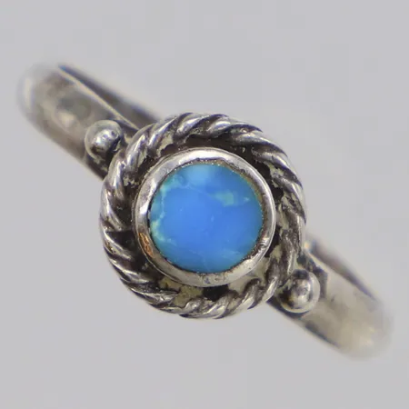 Ring med turkos, stl:17¼, bredd 8,9mm, 925/1000 silver Vikt: 2,5 g