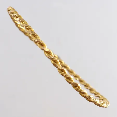 Armring tvinnad Ø66m bredd 3,3mm bucklig/skev 21K.  Vikt: 15 g