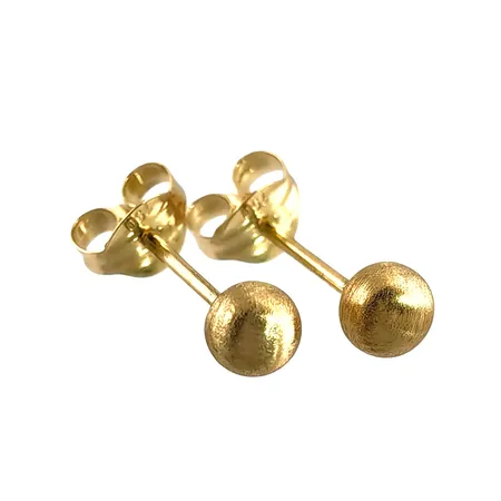 Örhängen Klot i 18K guld, matterad modell, Guld Carlsén Ab (CCC), diameter 4 mm, originalploppar, fint skick Vikt: 0,4 g