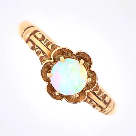 Ring med opal stl 18¼, bredd 2-8,5mm, personlig gravyr, 14K, Vikt: 2 g