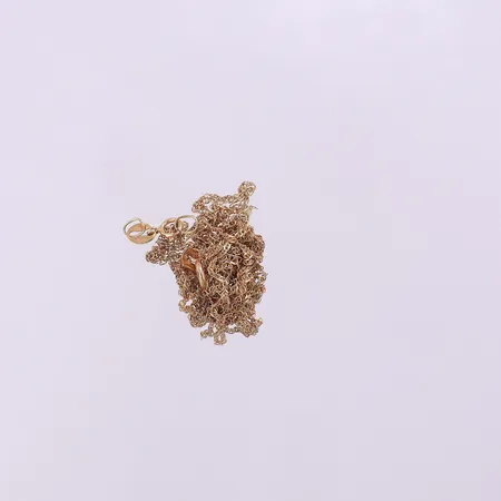 3 Kedjor, ihoptrasslade, av på mitten. 18K  Vikt: 3,8 g