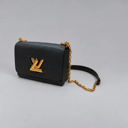 Väska Louis Vuitton Twist MM, svart epi läder, modellnr M54804, höjd ca 17cm bredd ca 23cm djup ca 9,5cm, datumkod AR5220, beslag i gulmetall med visst färgbortfall, brukslitage, kvitto från Birger Jarlsgatan 2021, dustbag, ytterkartong något skev. Vikt: 0 g