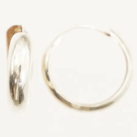  Ett par örhängen creoler Ø15mm bredd 3,9mm silver 830/1000 Vikt: 0,7 g