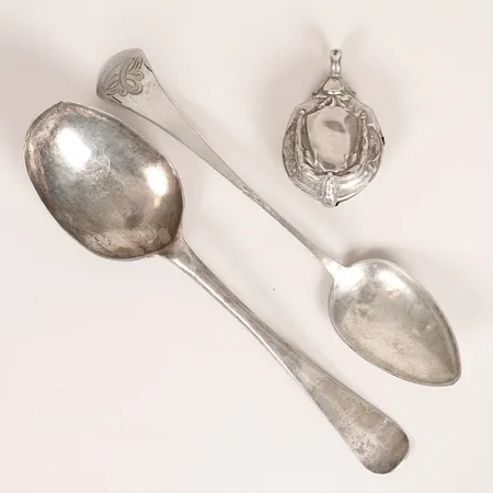 Diverse silver,skadat/defekt/gravyr, silver 830/1000 Vikt: 74,2 g