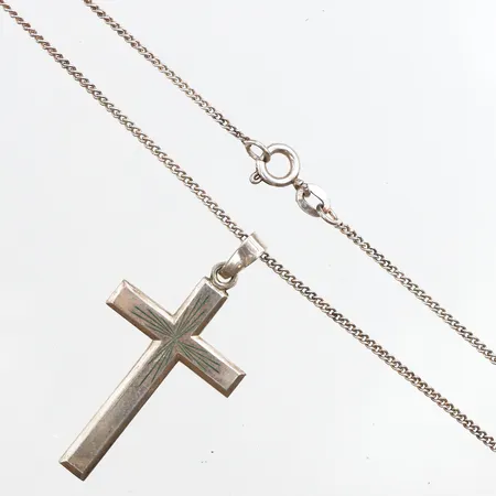 Kedja med hänge 41,5cm, bredd:1,3mm, 835/1000 silver Vikt: 5,5 g