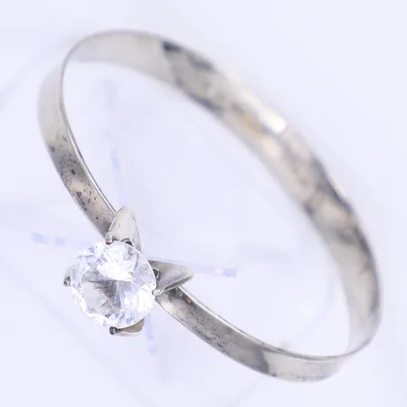 Armring med vit sten Alton Falköping 1973 57x52mm bredd 8-12mm silver 925/1000 Vikt: 14 g