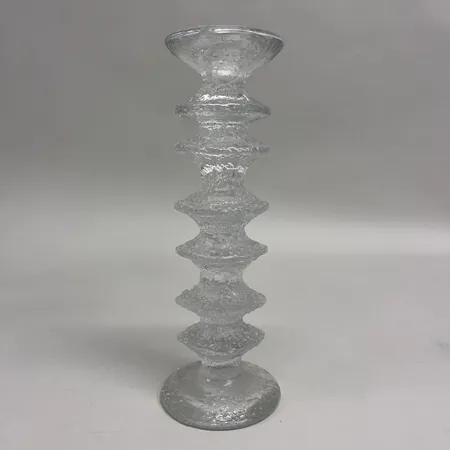 Ljusstake Festivo Timo Sarpaneva Iittala, höjd 24,5cm, signerad T.S, etikettmärkt, glas Skickas med postpaket.