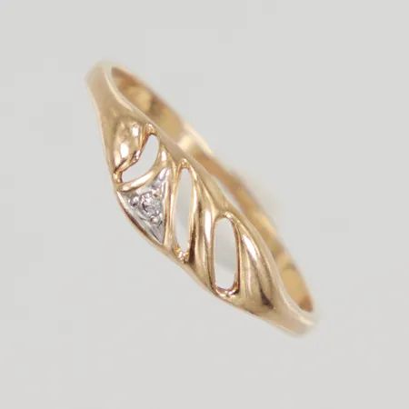 Ring med åttkantslipad diamant 1x0,01ct, stl 16¾, bredd 1,4-4,8mm, GFAB, 18K Vikt: 1,1 g