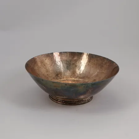 Skål på fot höjd 5,5cm Ø16cm, gravyr, 830/1000 silver, Vikt: 277 g