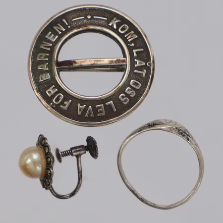 Diverse silver, pärla, stenar, gravyr, skadat, silver 830/1000 Vikt: 10,6 g