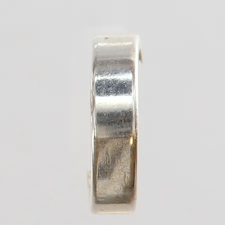 Udda örhänge bucklig Silver 830/1000. Vikt: 0,4 g