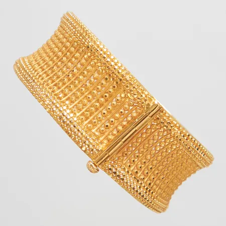 Armband stelt med genombruten dekor, innermått: 65,4x63mm, bredd: 27mm, 21K Vikt: 31,5 g