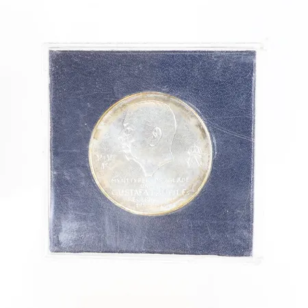 Jubileumsmynt "Mynttyper präglade under Gustaf VI Adolf:s regeringstid 1950-1973" Ø36mm silver 925/1000 Vikt: 26,8 g