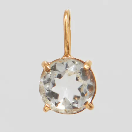 Hänge med akvamarin/goshenit Øca.8mm, 15,4x8,3mm, stenen är mycket ljust blå nästan färglös, 18K Vikt: 1,5 g