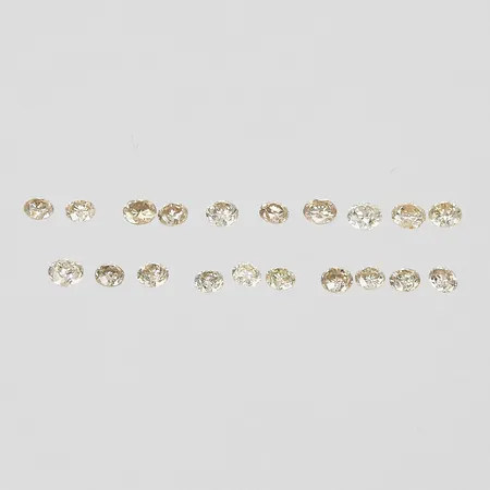 Lösa diamanter ca 20st totalt ca 0,38ct (blandad storlek och kvalitét, ca 0,01 - 0,02ct) Vikt: 0 g