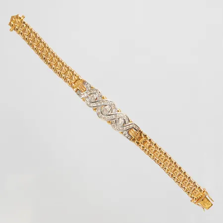 Armband med diamanter 3 x ca.0,10ct samt 48 x ca.0,03-0,04ct, längd: ca.16,5cm, bredd: 9,5-13mm, halvstelt, 21K Vikt: 35,7 g