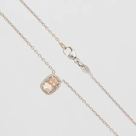Collier med en oval morganit ca.7x5mm samt diamanter 26 x ca.0,003ct, längd: 39,5cm, bredd kedja: 1,4mm, motiv: 9,1x7,1mm, Hugo Strömdahl, vitguld, 18K Vikt: 4 g